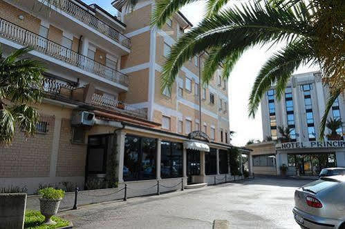 Hotel L'Aquila ポメツィア エクステリア 写真